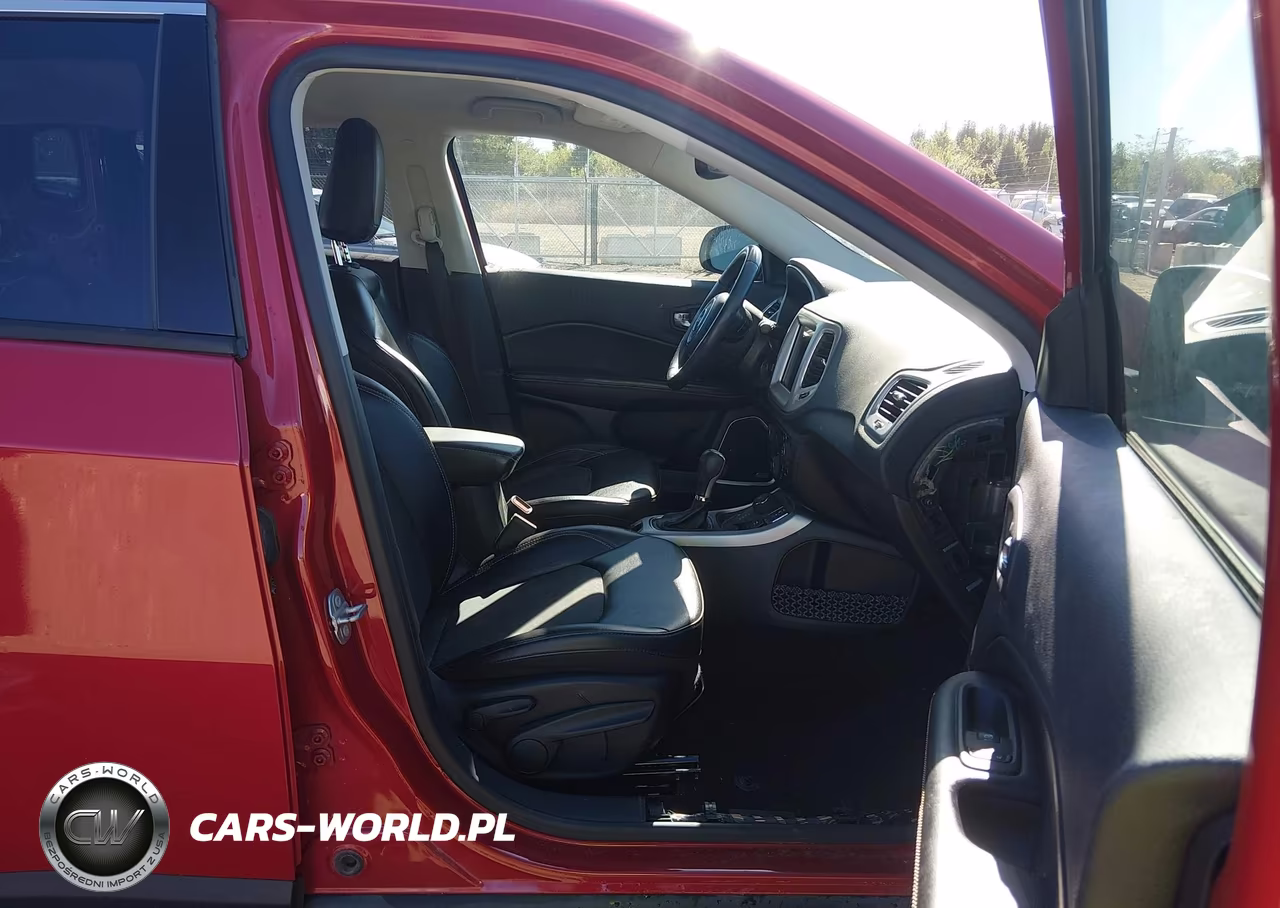 2019 Jeep Compass Latitude 4X4 VIN:3C4NJDBB6KT689332 - 5