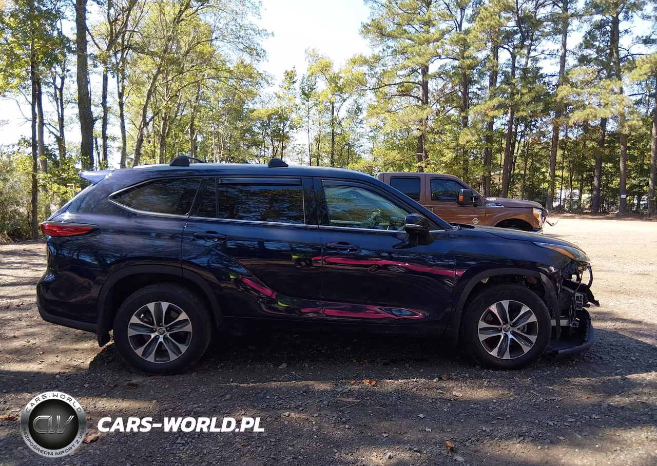 2022 Toyota Highlander Xle VIN:5TDHZRBH5NS174926 - 13