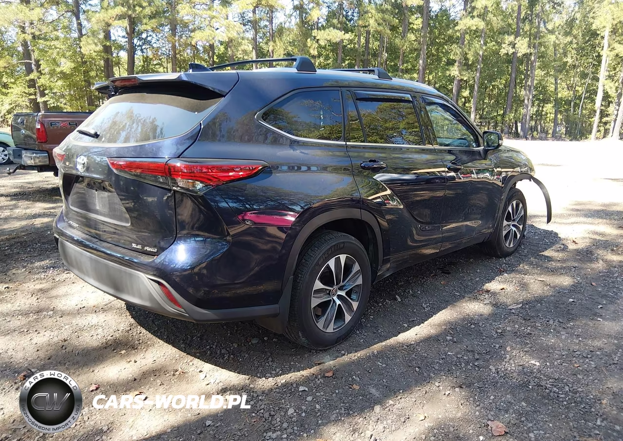 2022 Toyota Highlander Xle VIN:5TDHZRBH5NS174926 - 4