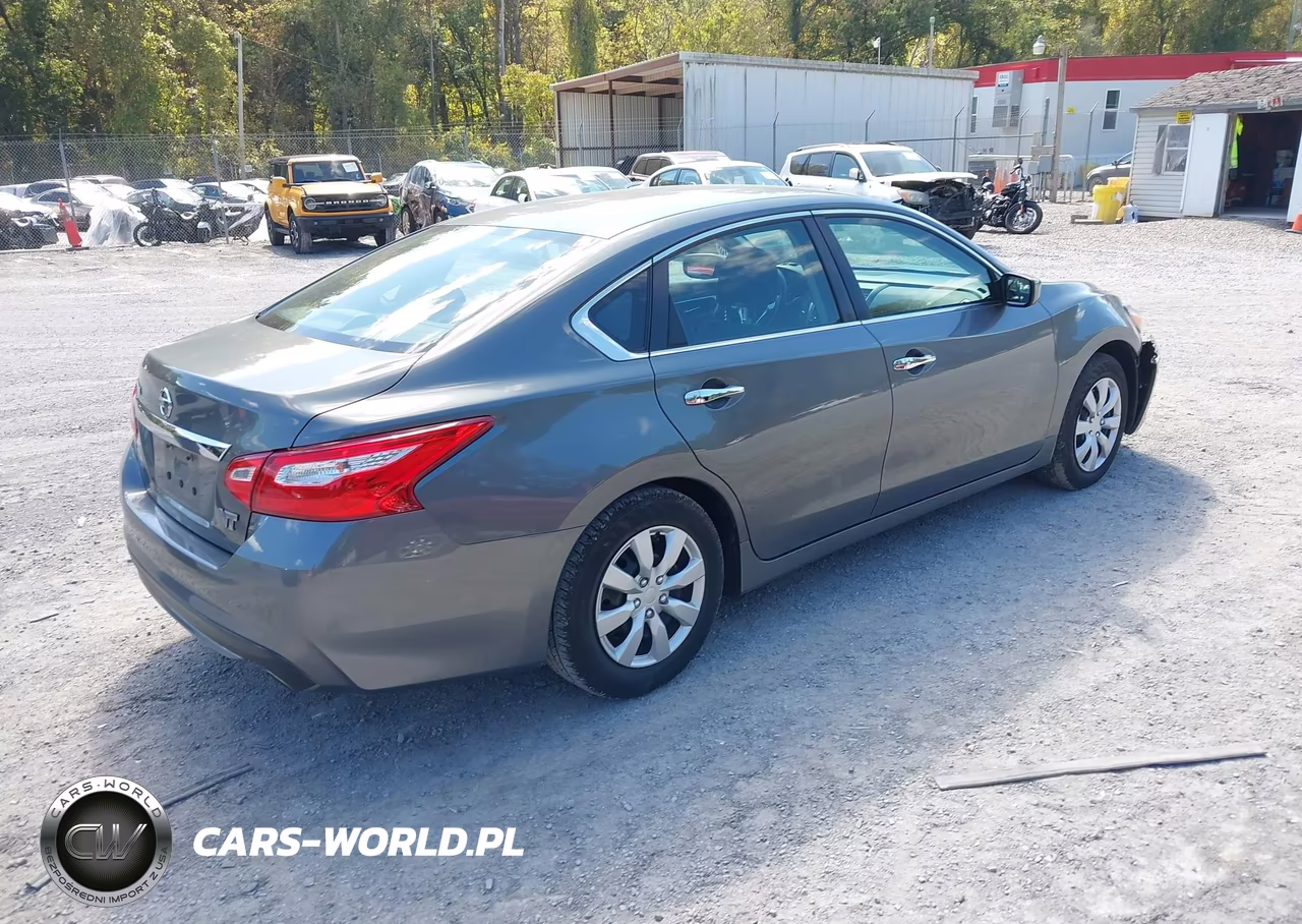 2017 Nissan Altima 2.5 S VIN:1N4AL3AP1HC470319 - 4