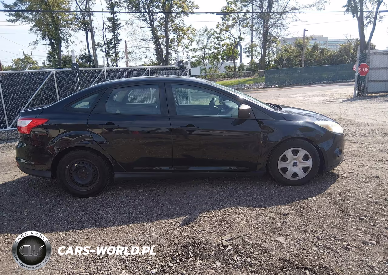 2013 Ford Focus S VIN:1FADP3E22DL132888 - 13