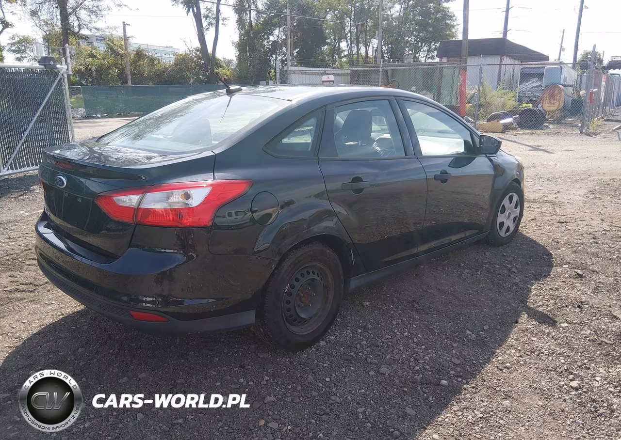 2013 Ford Focus S VIN:1FADP3E22DL132888 - 4