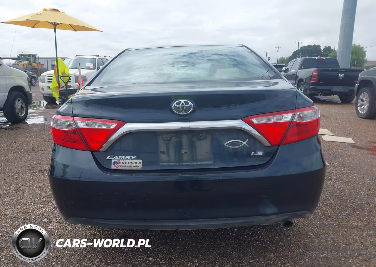 2015 Toyota Camry Le VIN:4T4BF1FKXFR464051 - 16