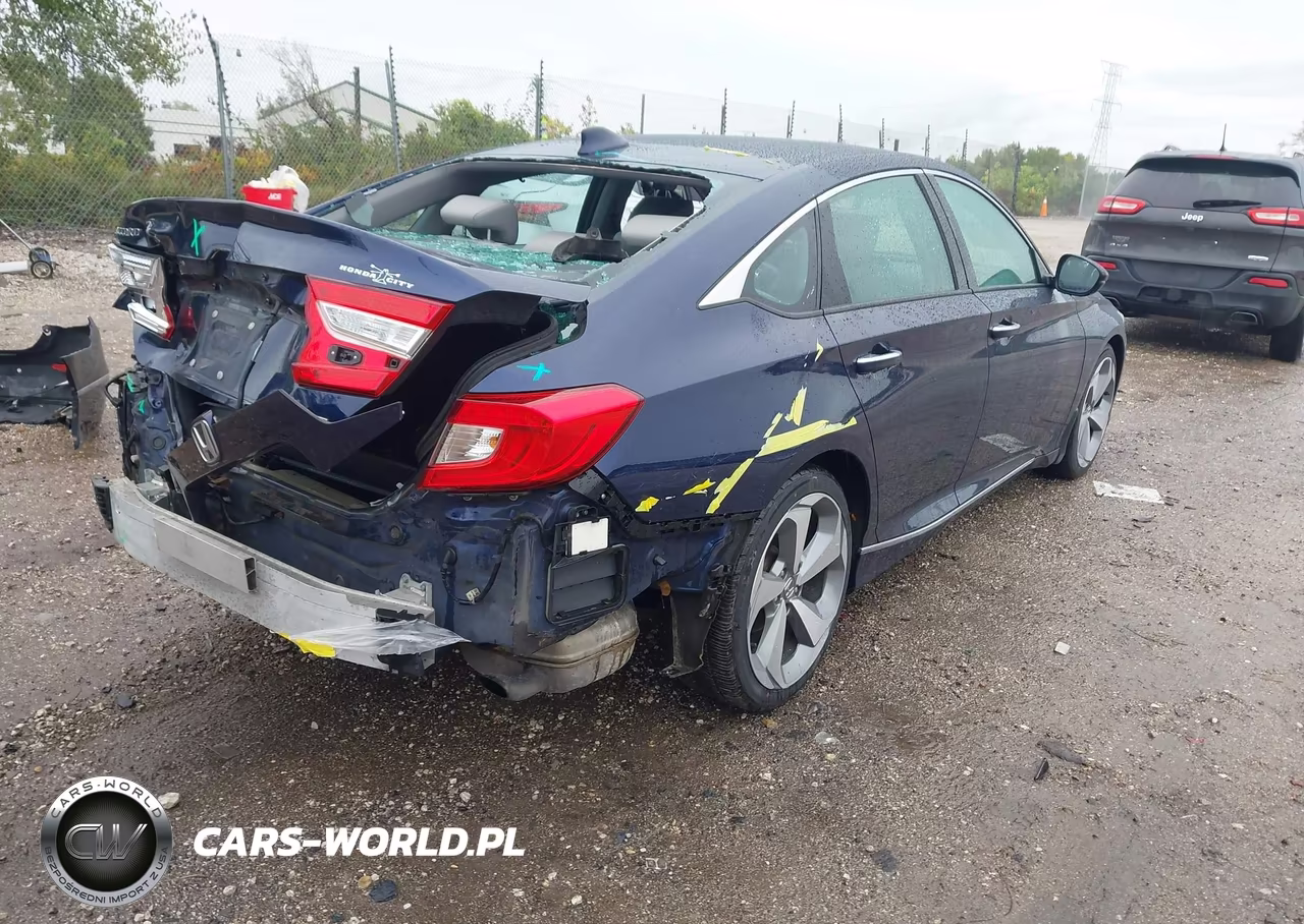 2018 Honda Accord Touring VIN:1HGCV1F92JA148870 - 4
