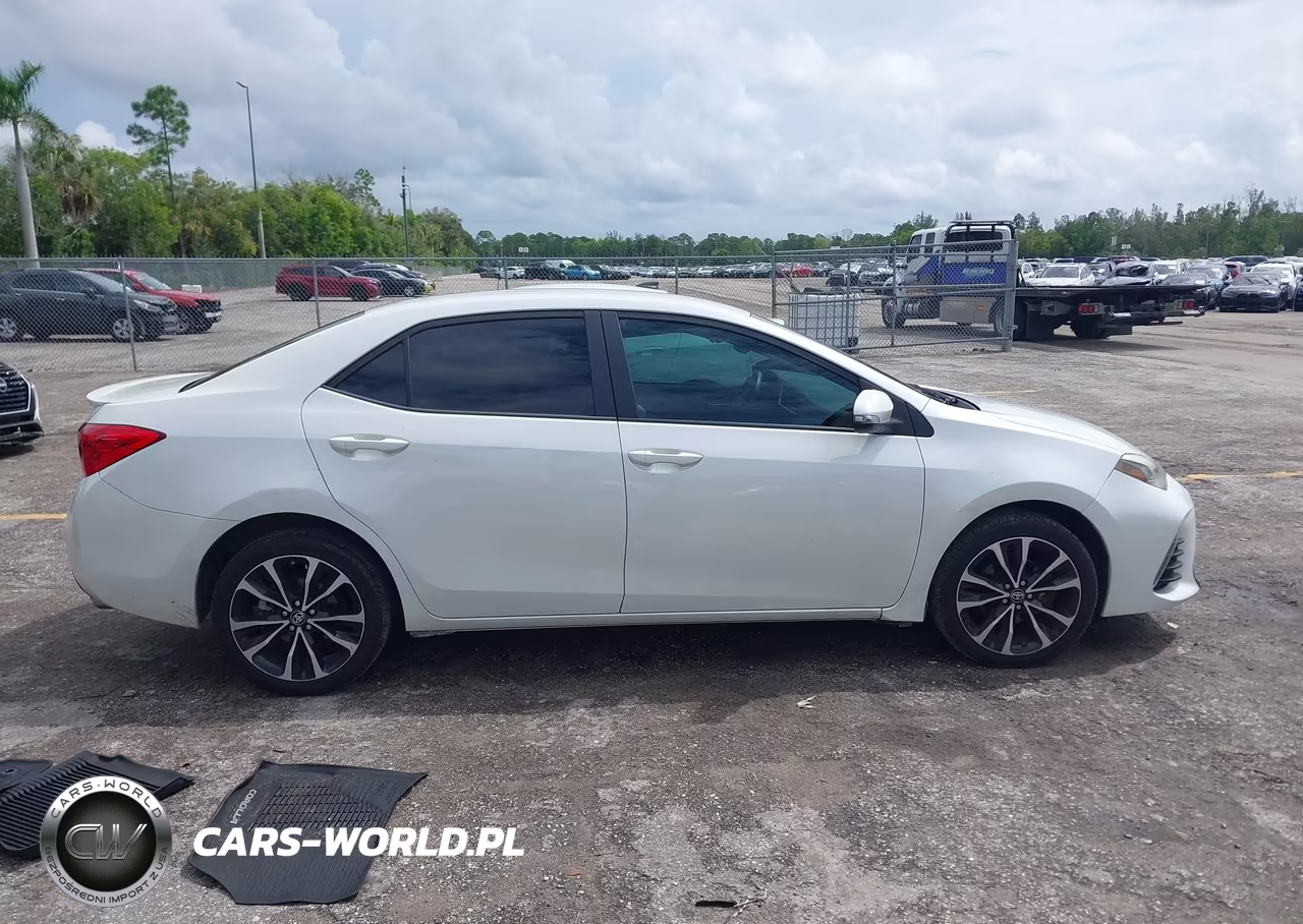 2018 Toyota Corolla Se VIN:5YFBURHE8JP781956 - 13