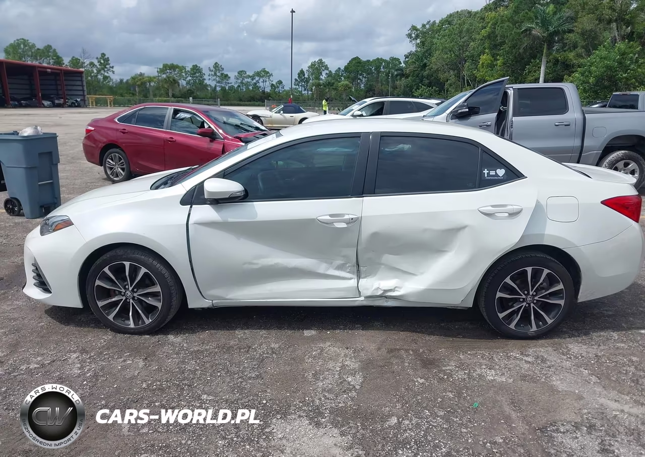 2018 Toyota Corolla Se VIN:5YFBURHE8JP781956 - 14