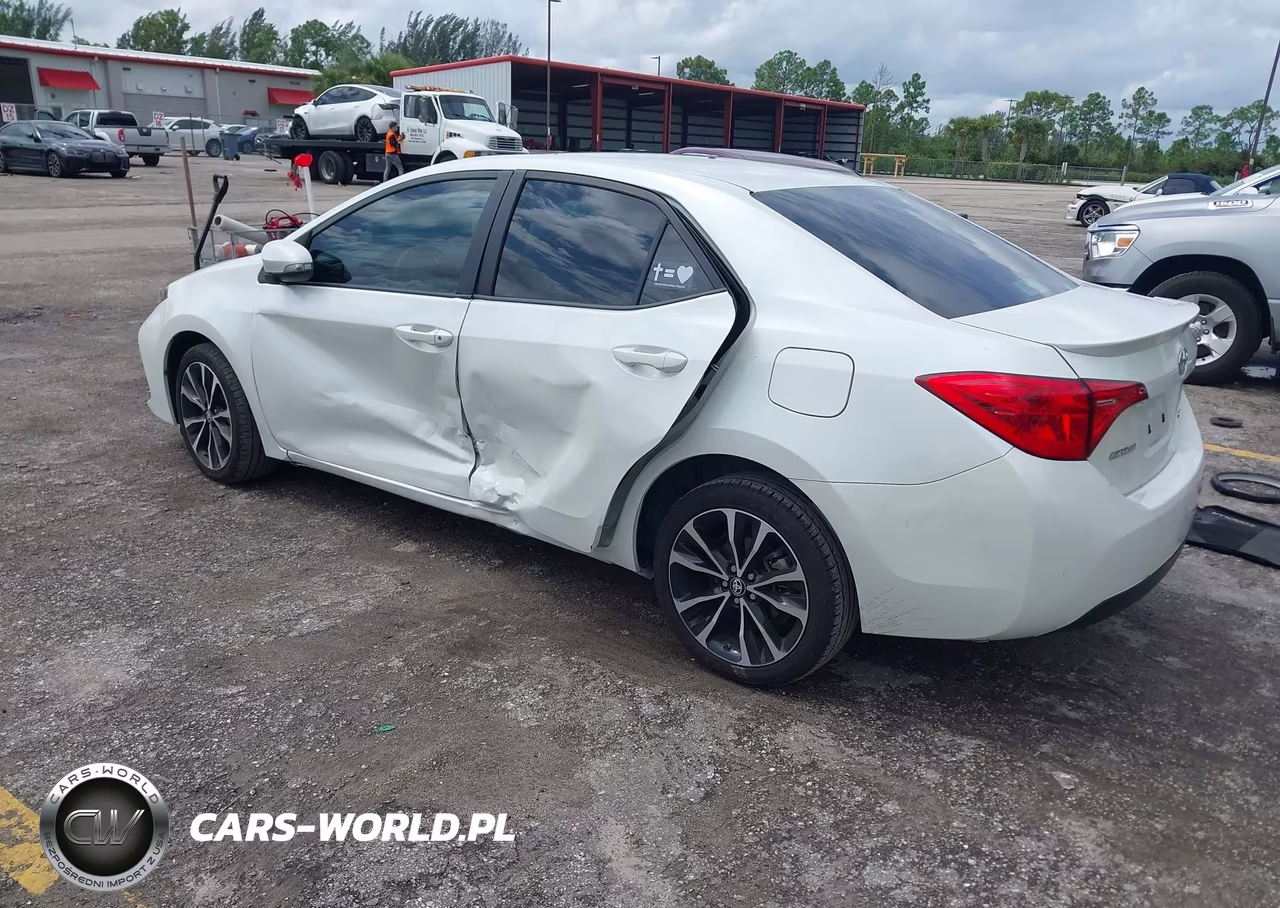 2018 Toyota Corolla Se VIN:5YFBURHE8JP781956 - 3