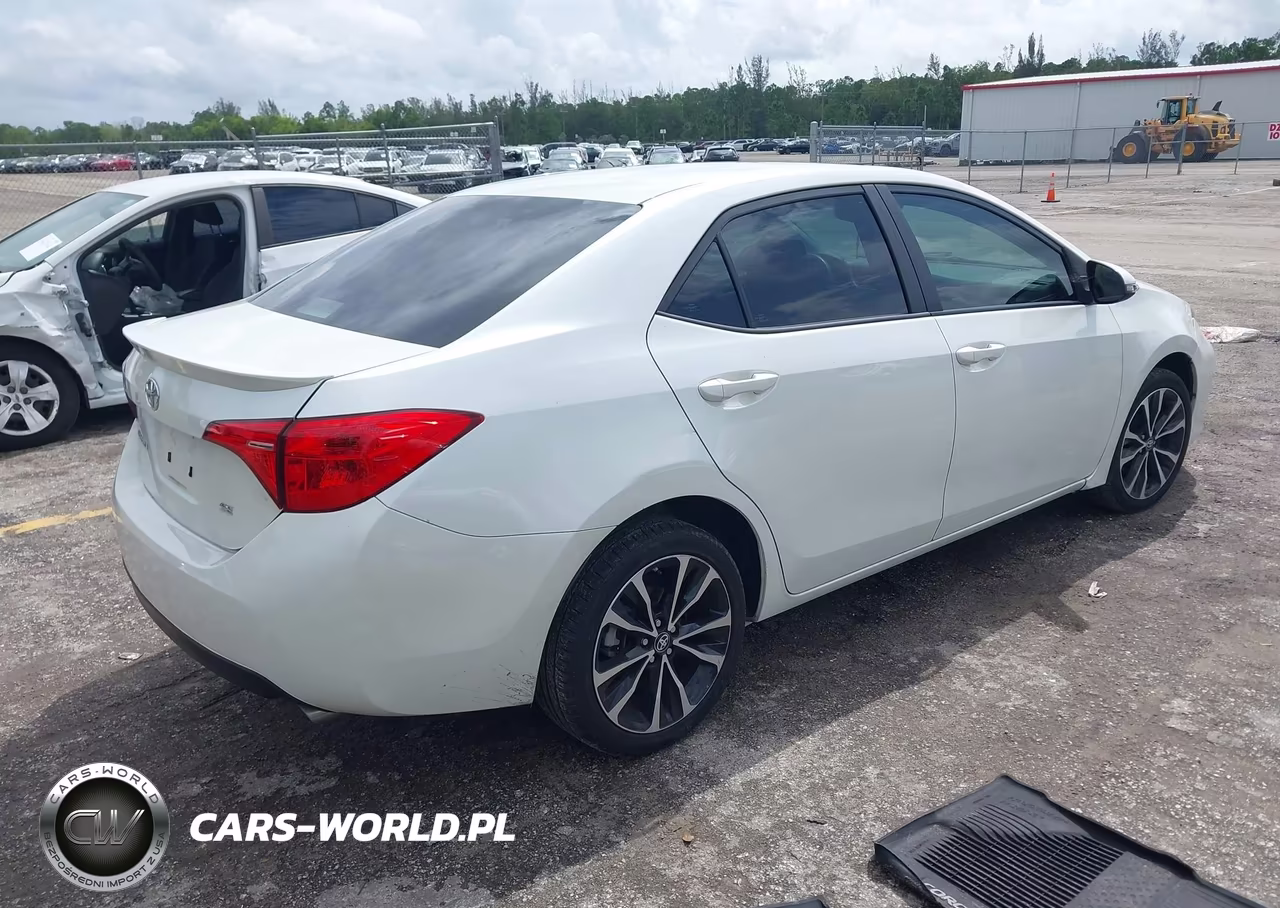 2018 Toyota Corolla Se VIN:5YFBURHE8JP781956 - 4