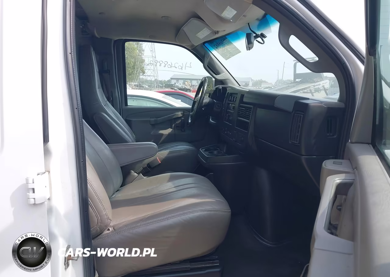 2017 Chevrolet Express 2500 Work Van VIN:1GCWGBFF7H1255182 - 5
