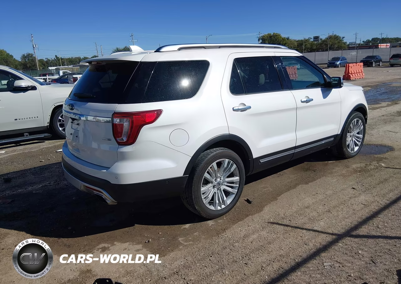 2017 Ford Explorer Platinum VIN:1FM5K8HTXHGB79062 - 4