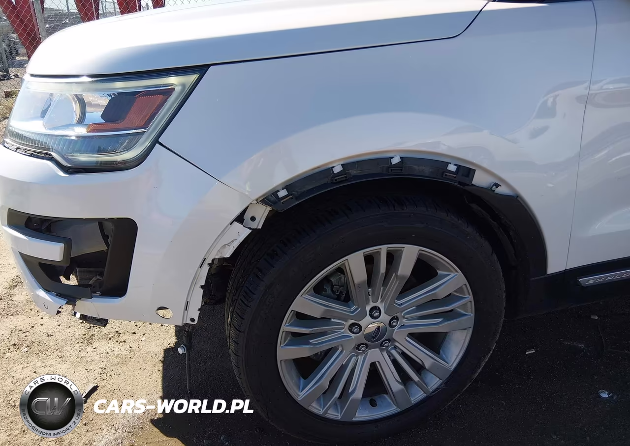 2017 Ford Explorer Platinum VIN:1FM5K8HTXHGB79062 - 6