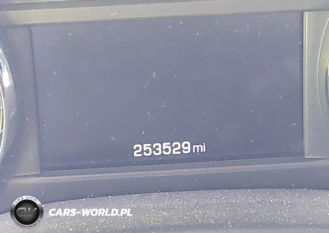 2018 Chevrolet Suburban Lt VIN:1GNSCHKC7JR270773 - 15