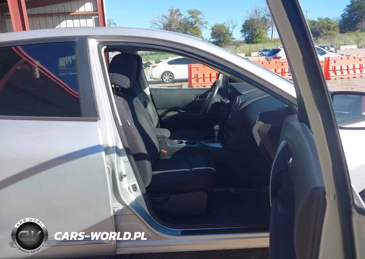 2014 Nissan Rogue Select S VIN:JN8AS5MT7EW618117 - 5