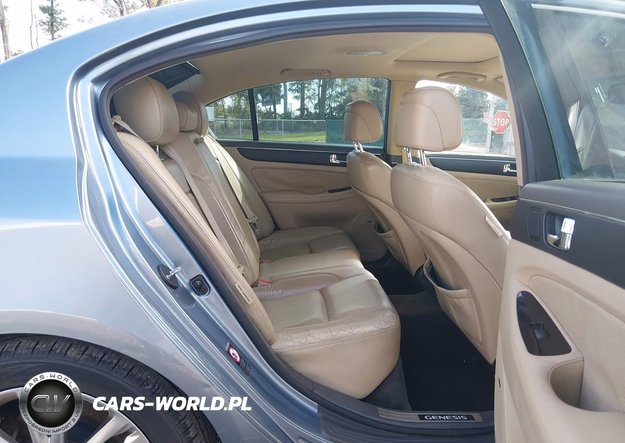 2011 Hyundai Genesis 4.6 VIN:KMHGC4DF3BU123553 - 8