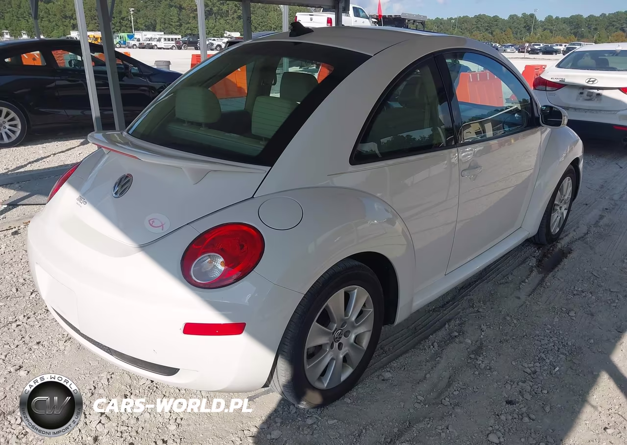 2010 Volkswagen New Beetle 2.5L VIN:3VWRW3AG1AM011815 - 4