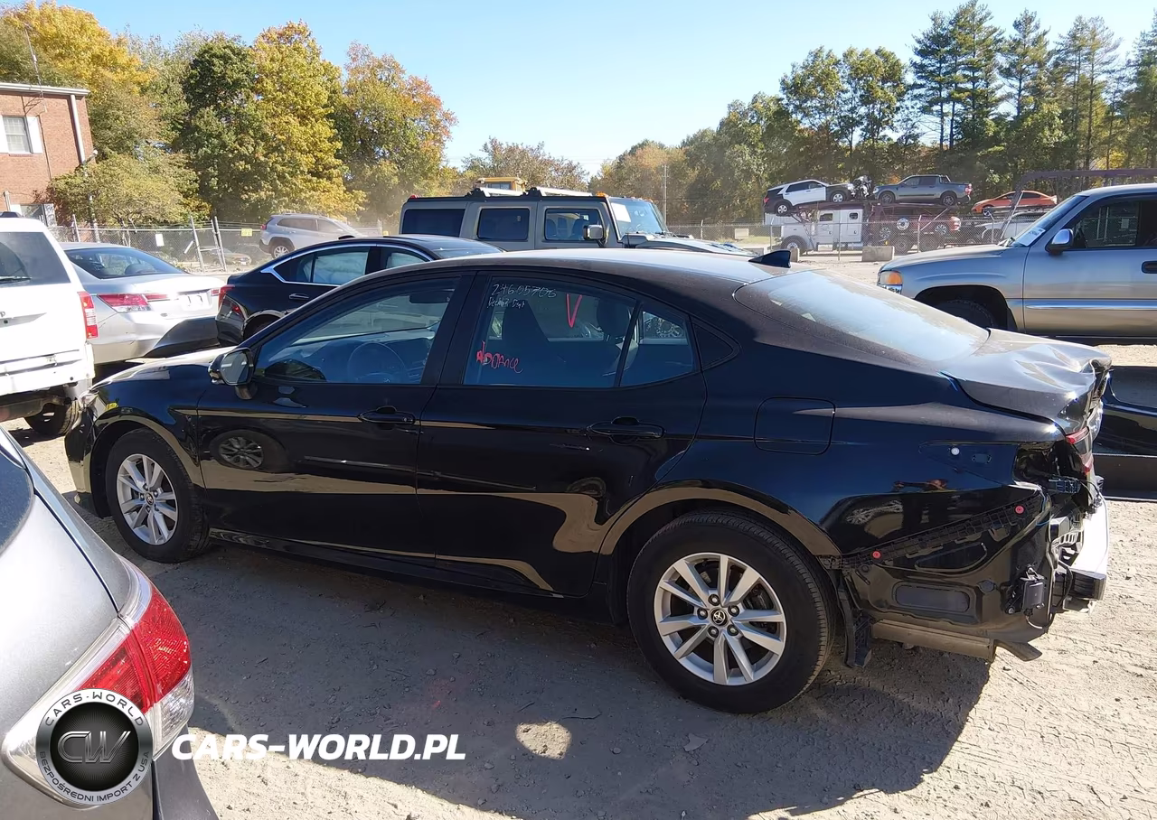 2025 Toyota Camry Le VIN:4T1DAACK0SU157746 - 15