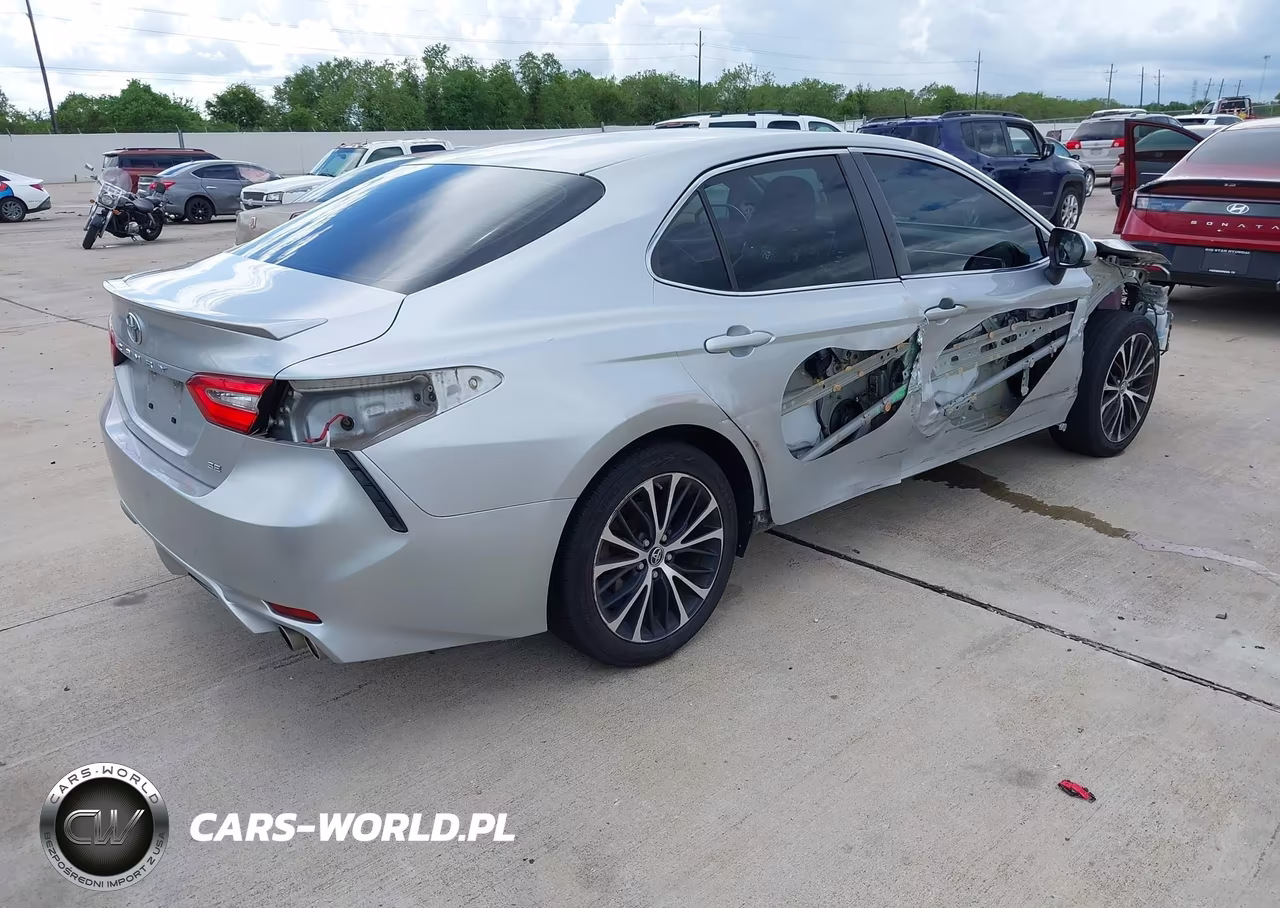 2018 Toyota Camry Se VIN:JTNB11HK4J3025738 - 4