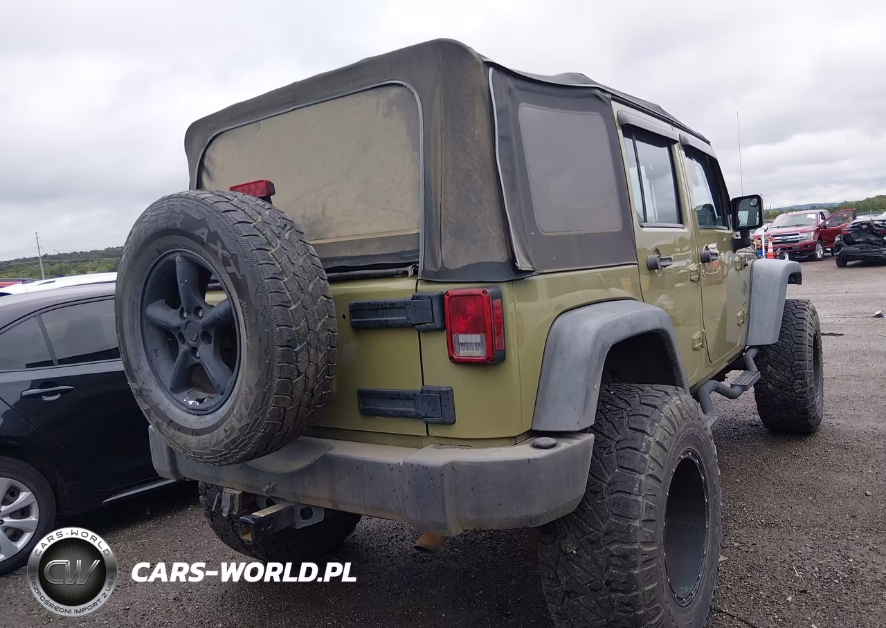 2013 Jeep Wrangler Unlimited Sport VIN:1C4BJWDG3DL632219 - 4