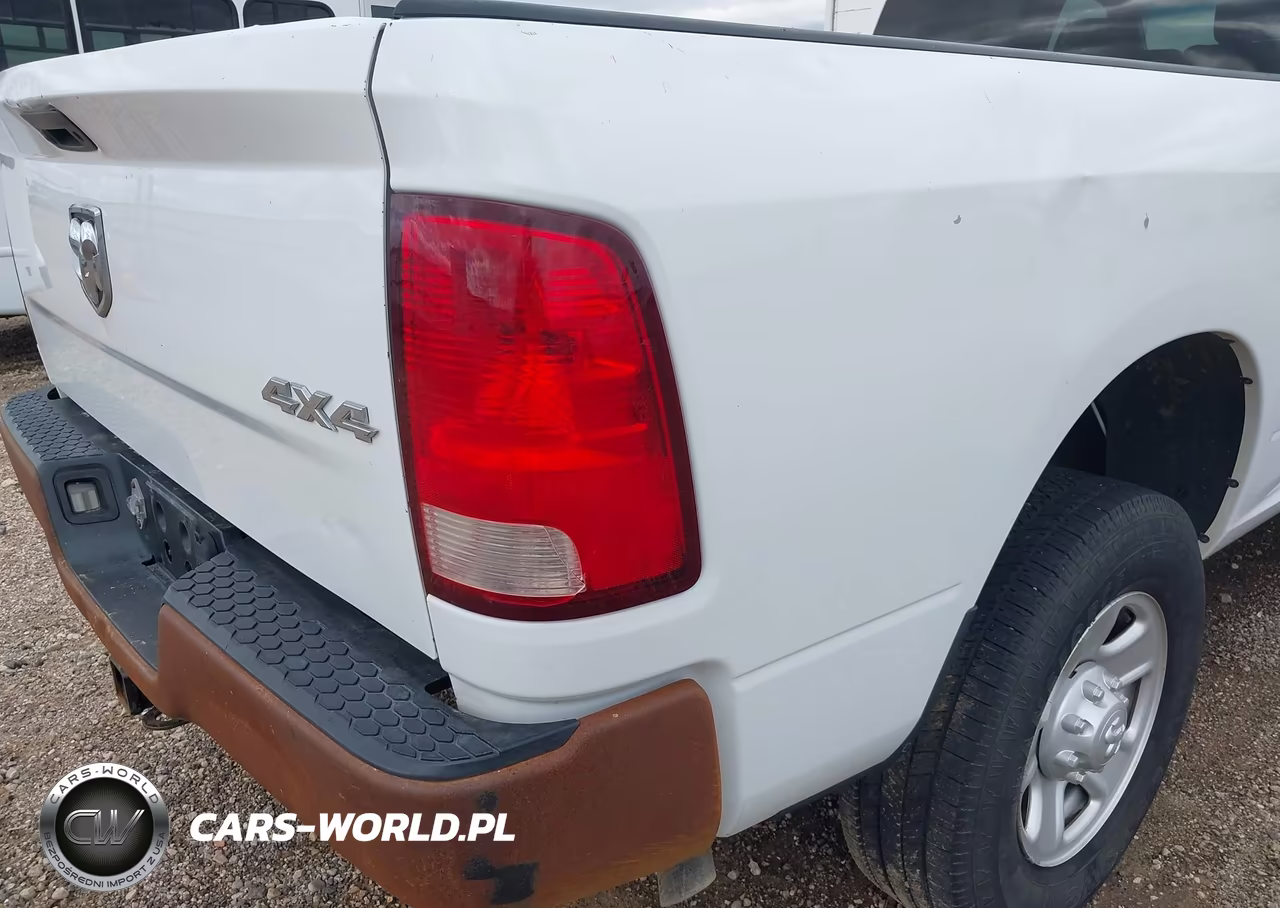 2018 Ram 3500 Tradesman 4X4 8' Box VIN:3C63R3GT6JG412576 - 13