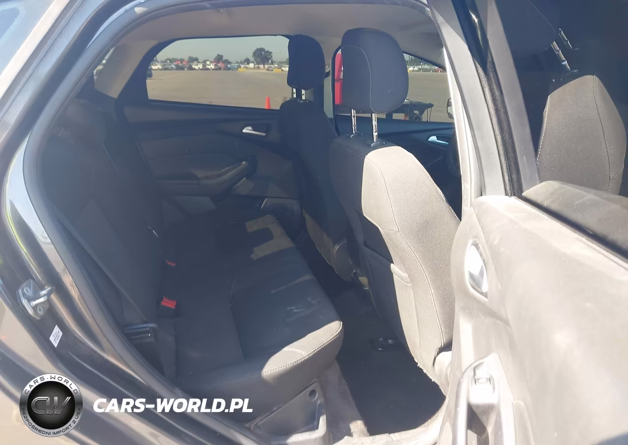 2018 Ford Focus Se VIN:1FADP3F22JL279688 - 8