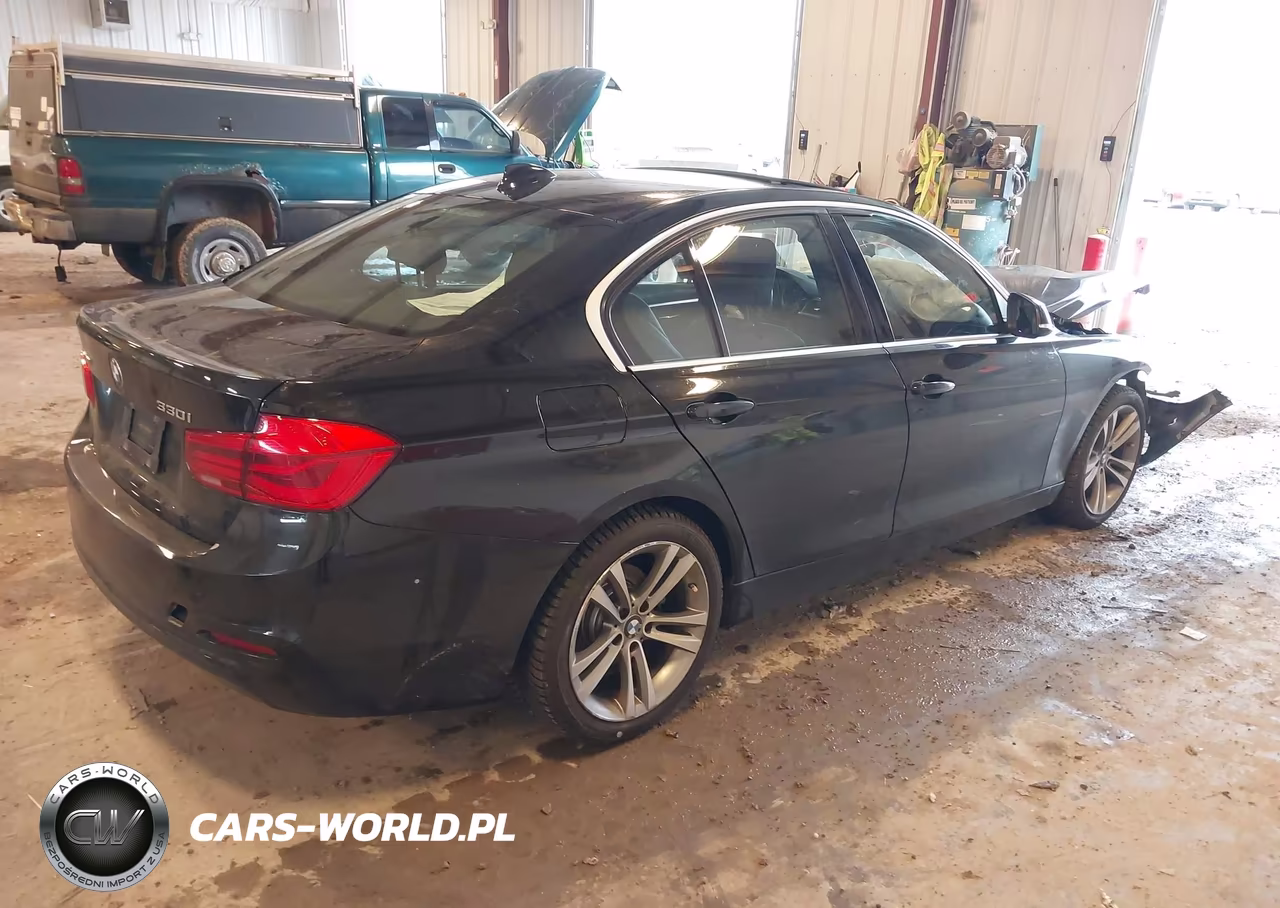 2018 BMW 330I xDrive VIN:WBA8D9G58JNU66712 - 4