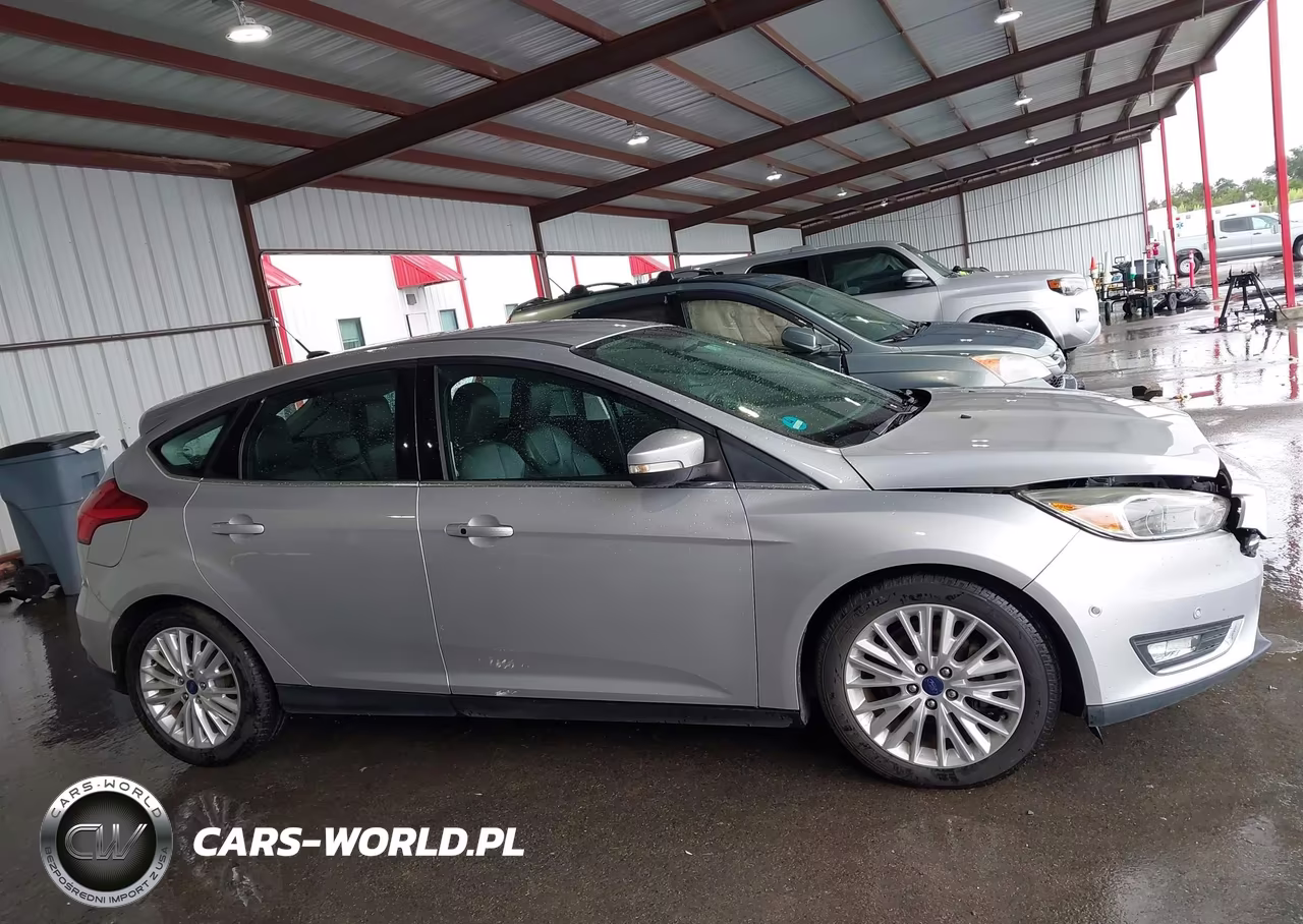 2016 Ford Focus Titanium VIN:1FADP3N28GL370832 - 13