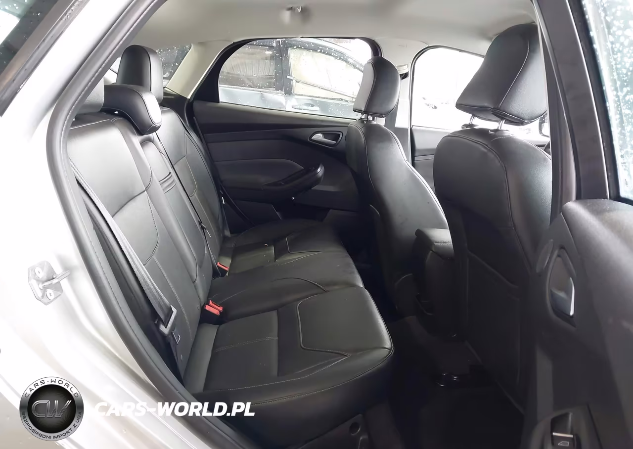 2016 Ford Focus Titanium VIN:1FADP3N28GL370832 - 8