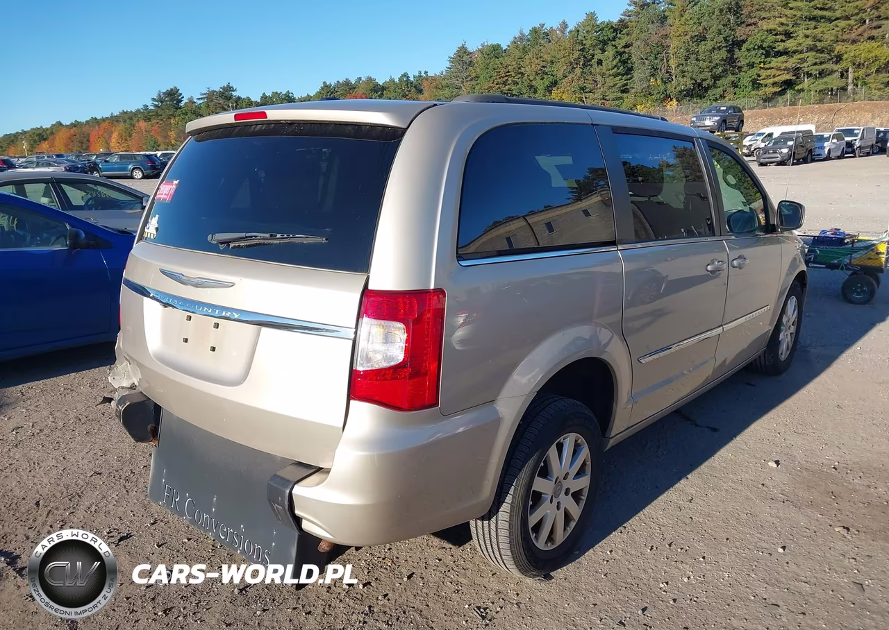 2015 Chrysler Town & Country Touring VIN:2C4RC1BGXFR740443 - 4