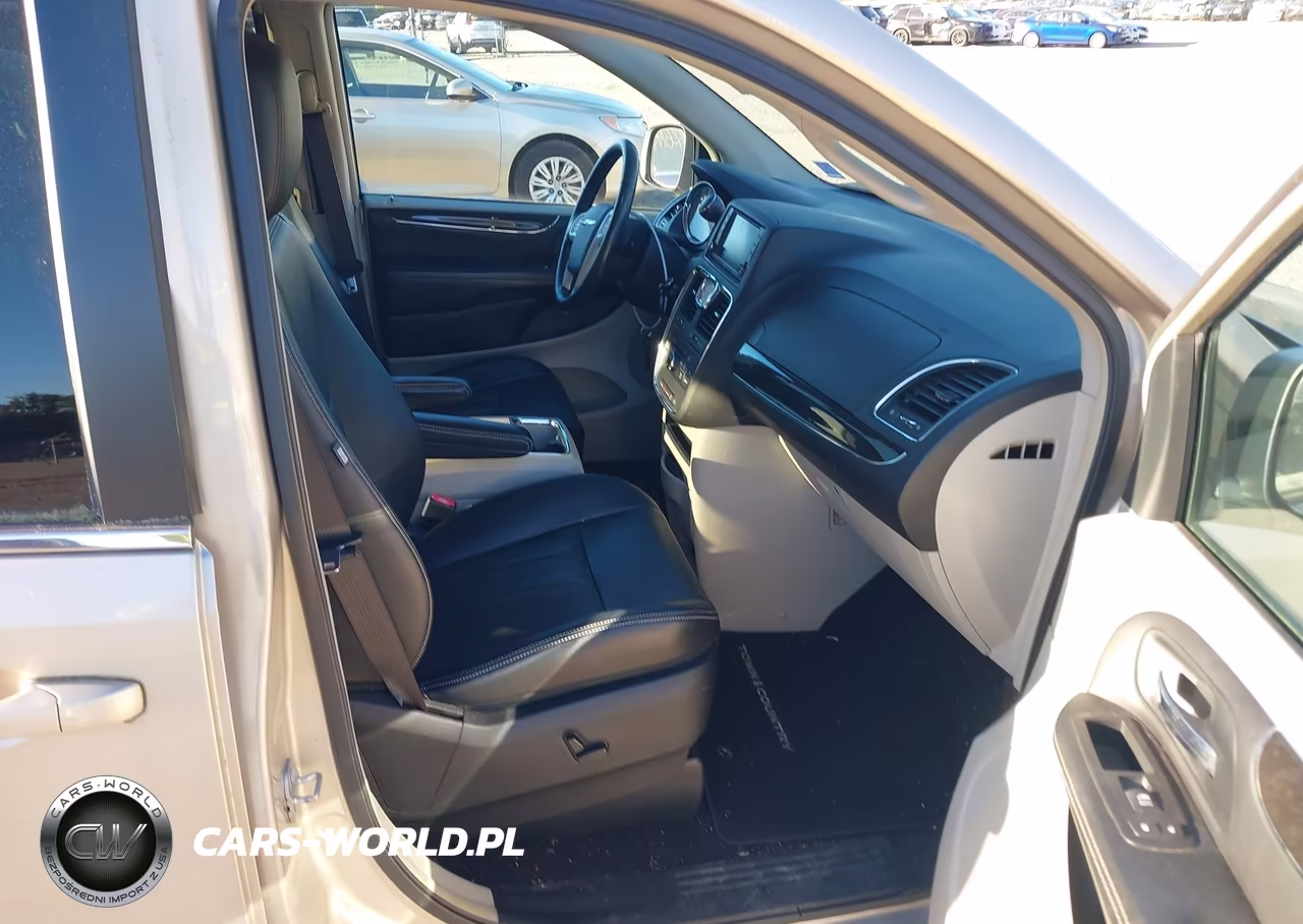 2015 Chrysler Town & Country Touring VIN:2C4RC1BGXFR740443 - 5