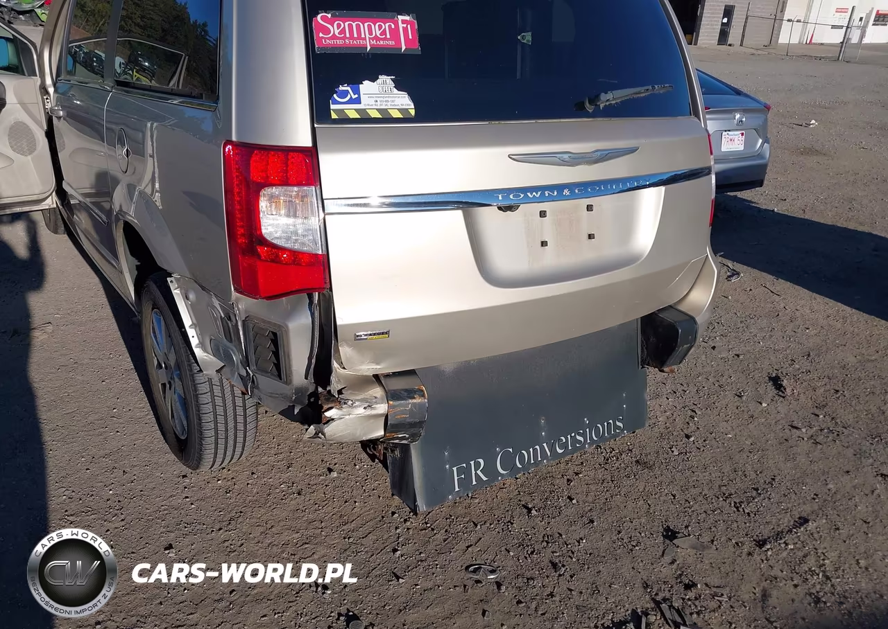 2015 Chrysler Town & Country Touring VIN:2C4RC1BGXFR740443 - 6