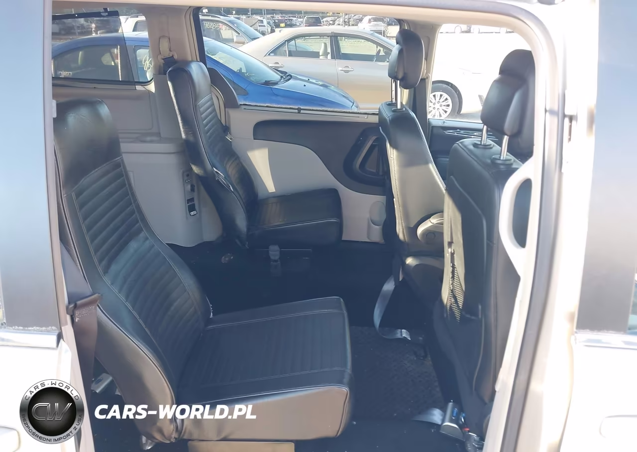 2015 Chrysler Town & Country Touring VIN:2C4RC1BGXFR740443 - 8