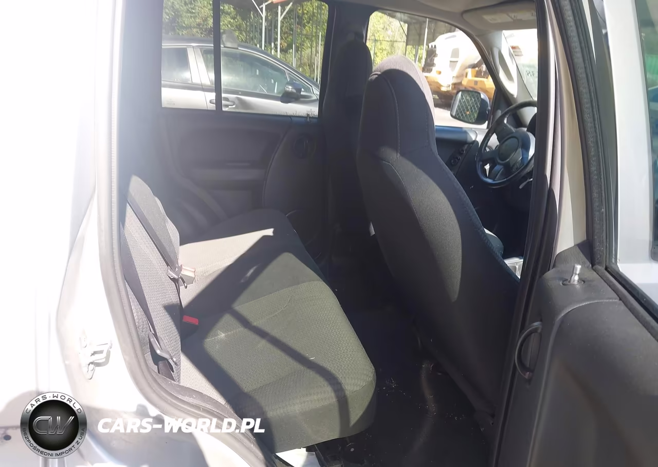 2004 Jeep Liberty Sport VIN:1J4GK48K24W127819 - 8