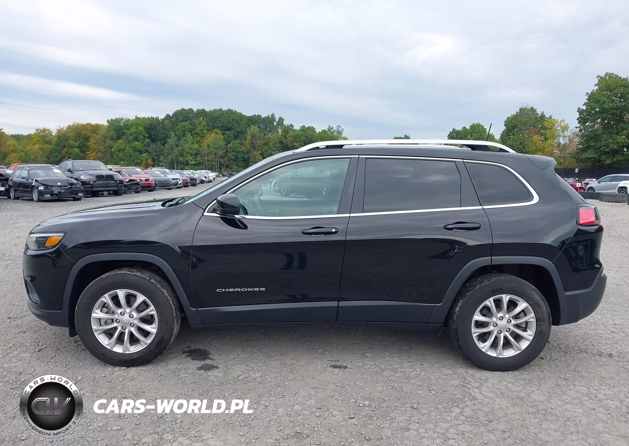2019 Jeep Cherokee Latitude 4X4 VIN:1C4PJMCBXKD452940 - 16