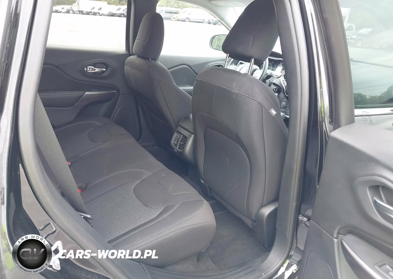 2019 Jeep Cherokee Latitude 4X4 VIN:1C4PJMCBXKD452940 - 8