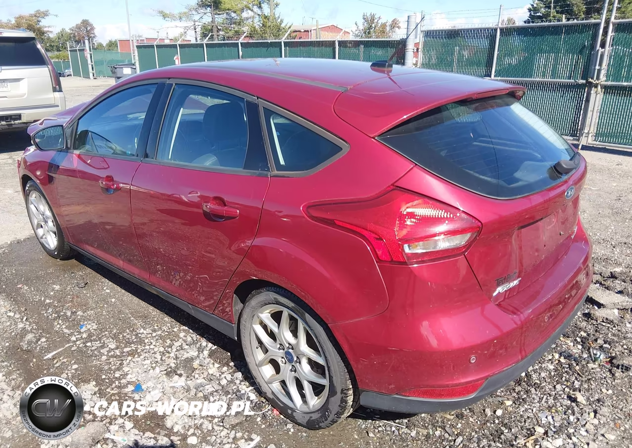 2015 Ford Focus Se VIN:1FADP3K20FL354983 - 3