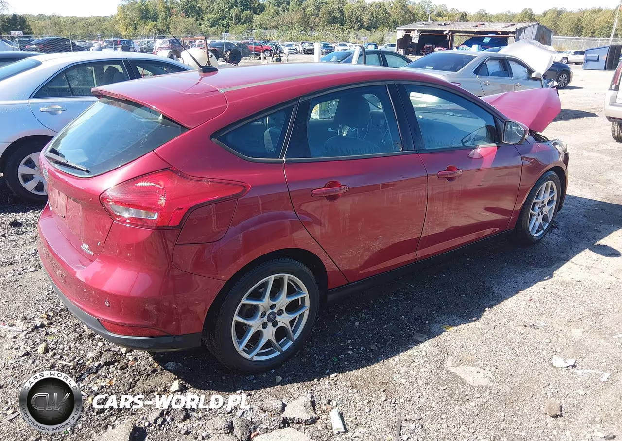 2015 Ford Focus Se VIN:1FADP3K20FL354983 - 4