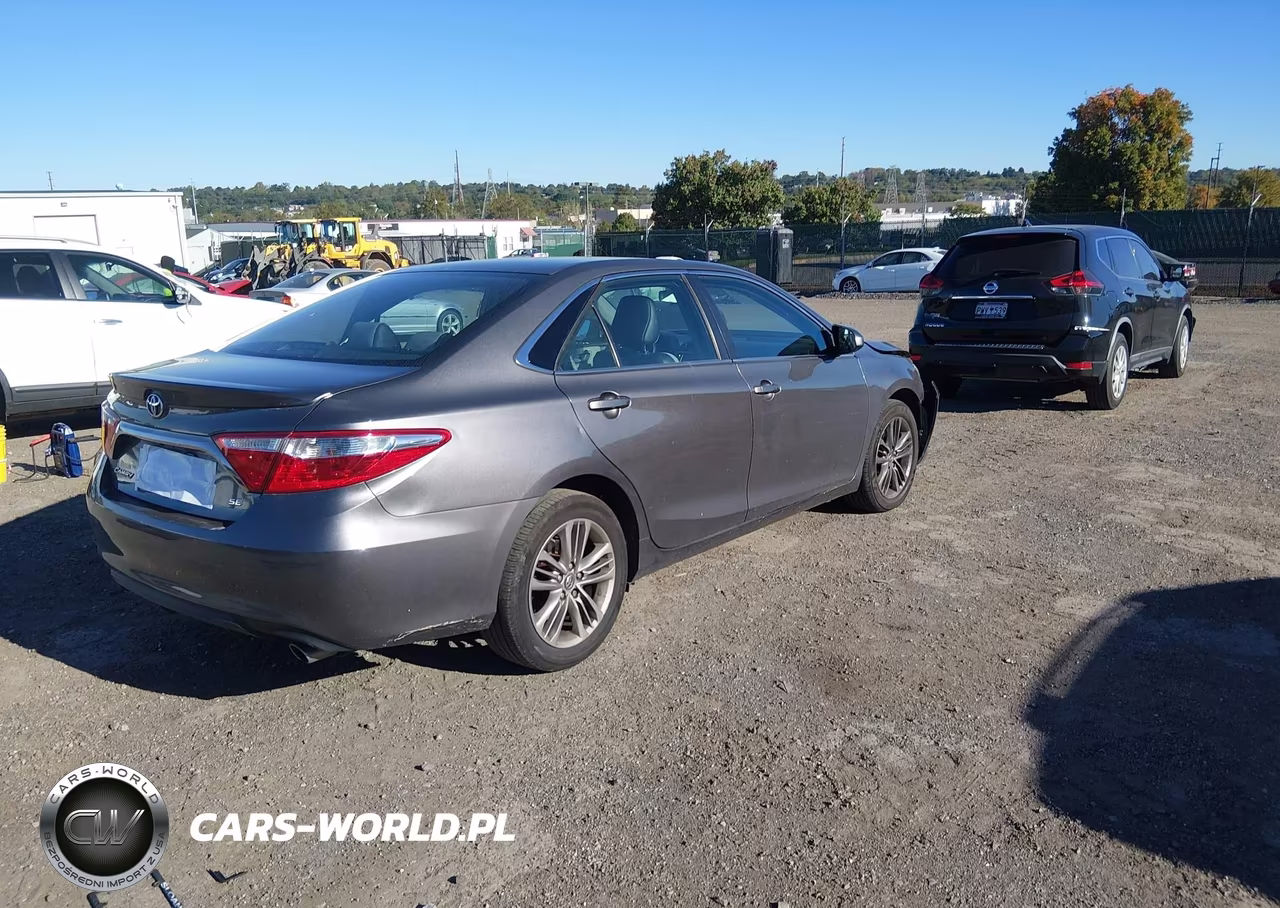 2017 Toyota Camry Se VIN:4T1BF1FK4HU323506 - 4