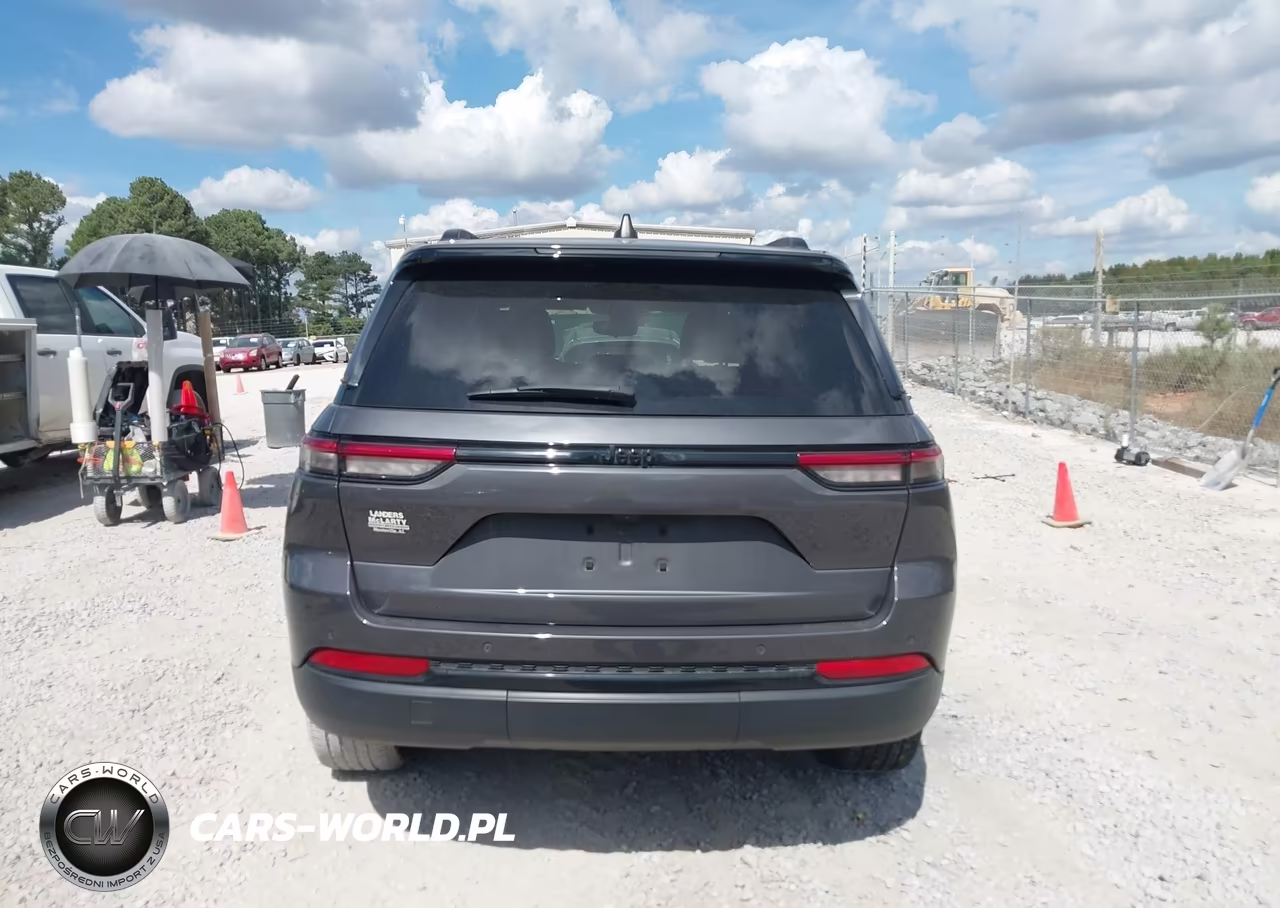 2023 Jeep Grand Cherokee Altitude 4X2 VIN:1C4RJGAG5P8890550 - 16