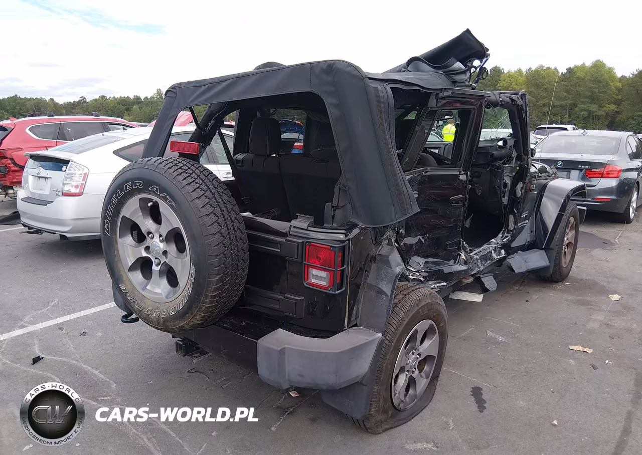 2016 Jeep Wrangler Unlimited Sahara VIN:1C4BJWEGXGL158658 - 4