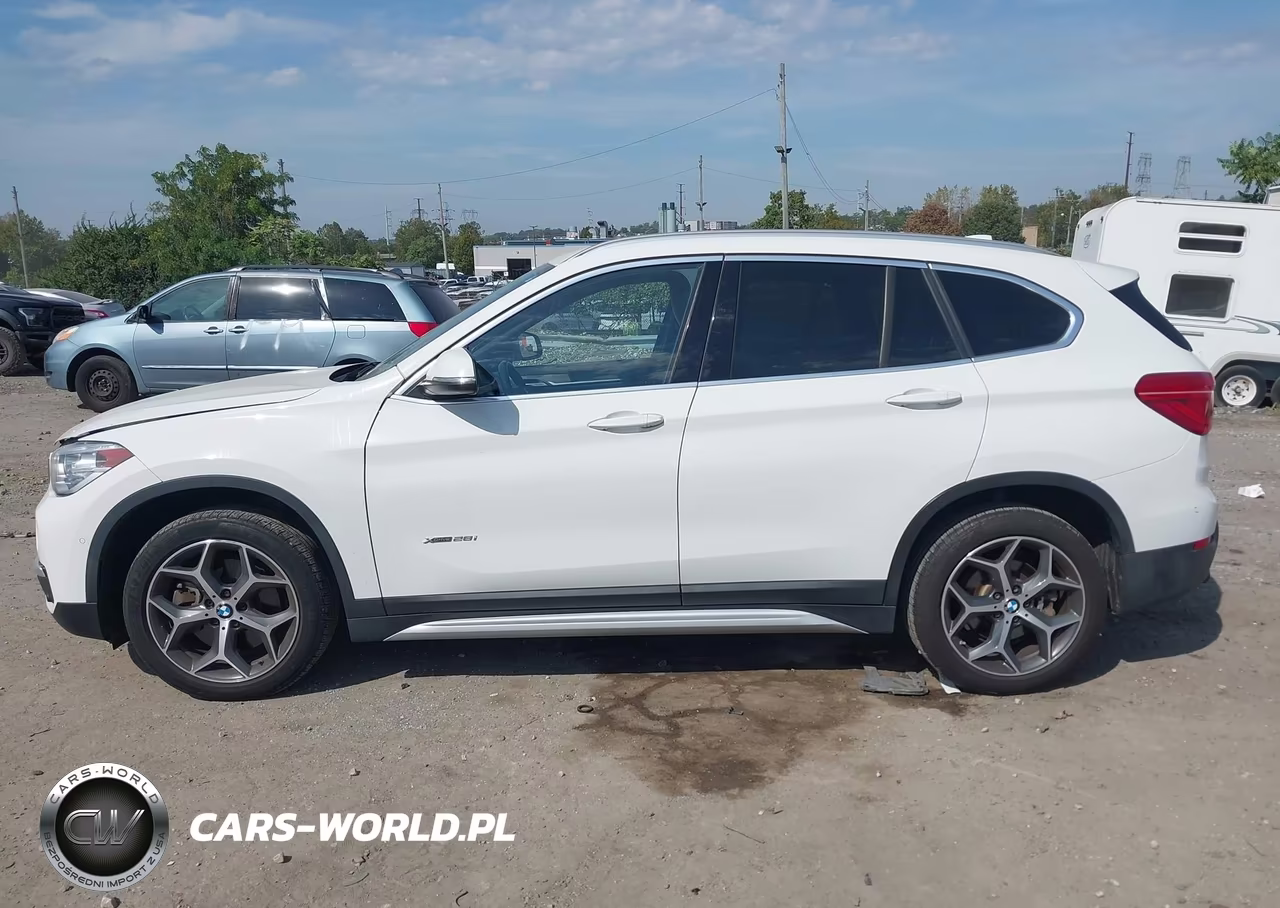 2017 BMW X1 xDrive28I VIN:WBXHT3C34H5F72677 - 14