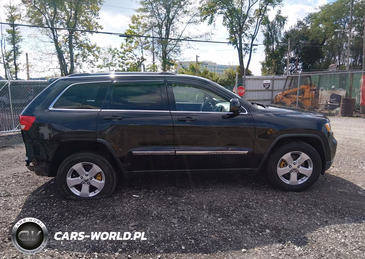 2013 Jeep Grand Cherokee Laredo VIN:1C4RJFAG4DC604285 - 13