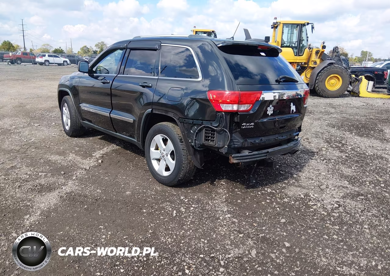 2013 Jeep Grand Cherokee Laredo VIN:1C4RJFAG4DC604285 - 3