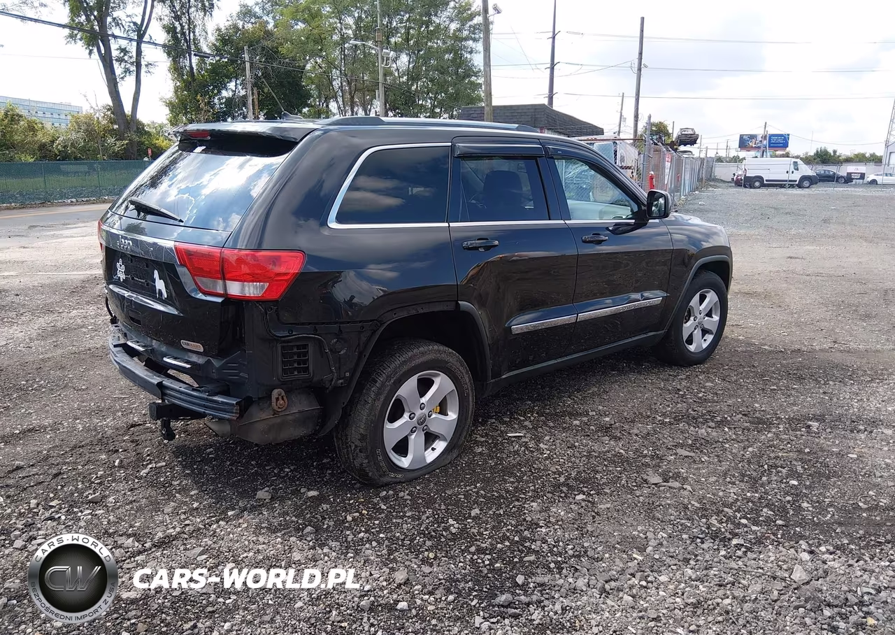 2013 Jeep Grand Cherokee Laredo VIN:1C4RJFAG4DC604285 - 4