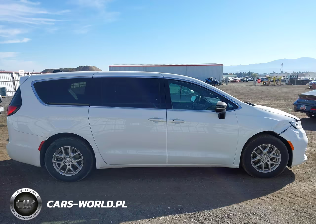 2026 Chrysler Pacifica Select VIN:2C4RC1BG3TR209306 - 13