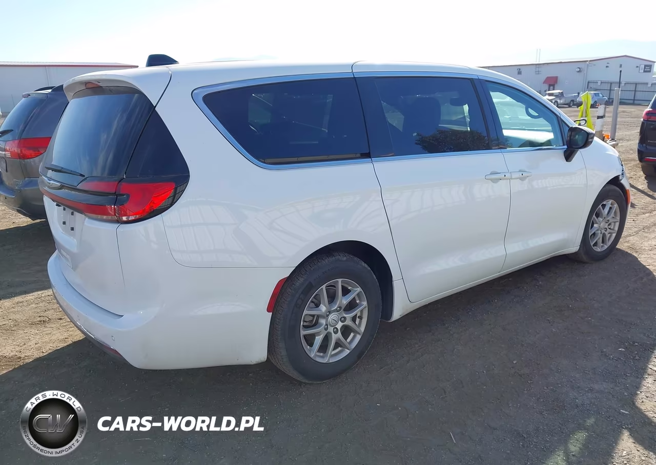 2026 Chrysler Pacifica Select VIN:2C4RC1BG3TR209306 - 4