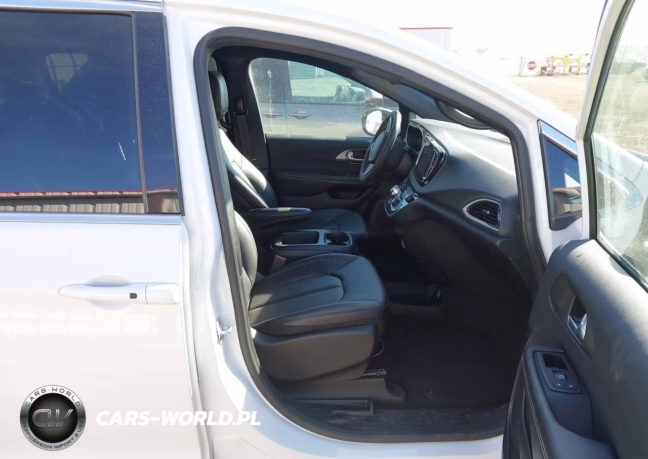 2026 Chrysler Pacifica Select VIN:2C4RC1BG3TR209306 - 5