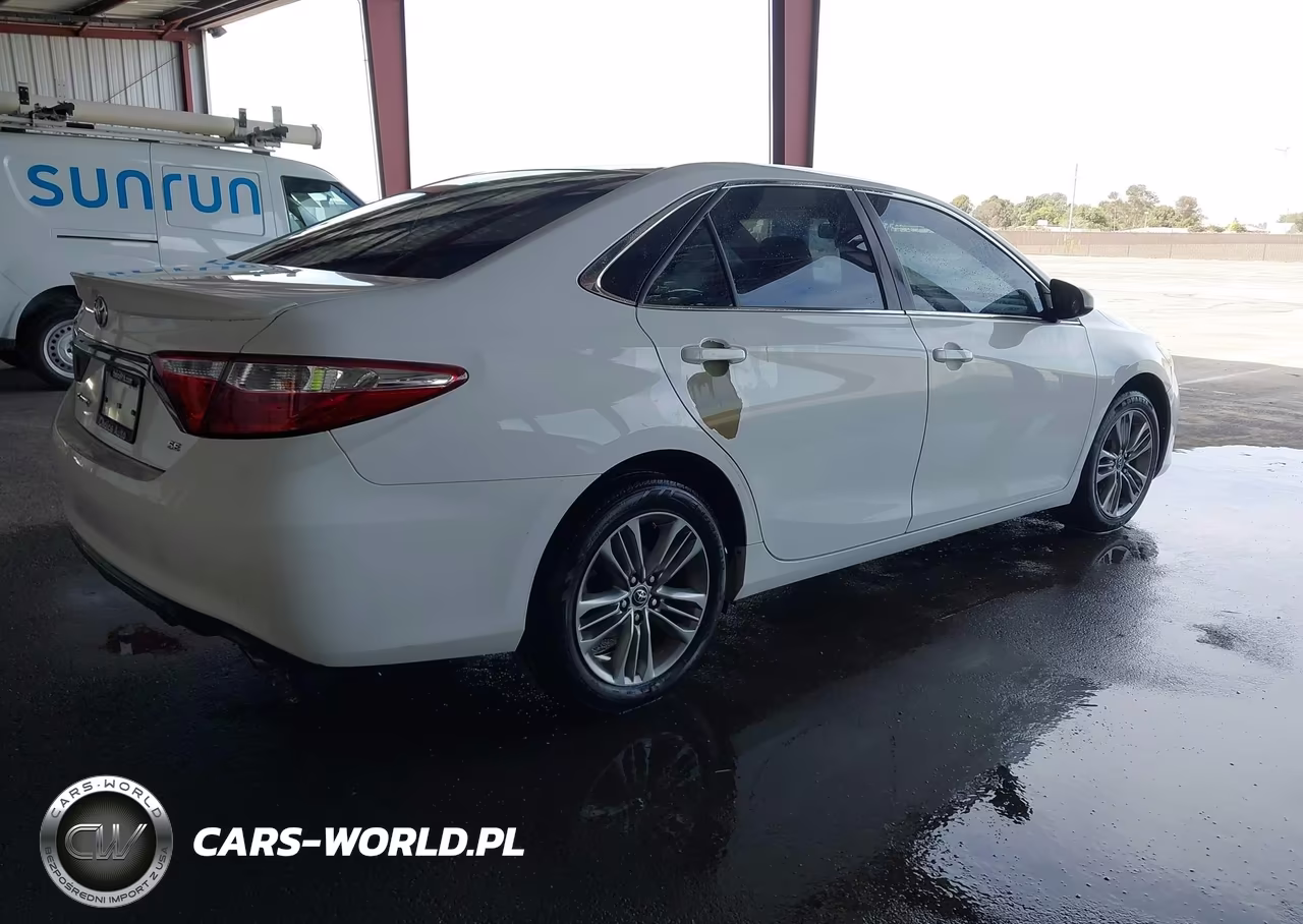 2015 Toyota Camry Se VIN:4T1BF1FK6FU019395 - 4