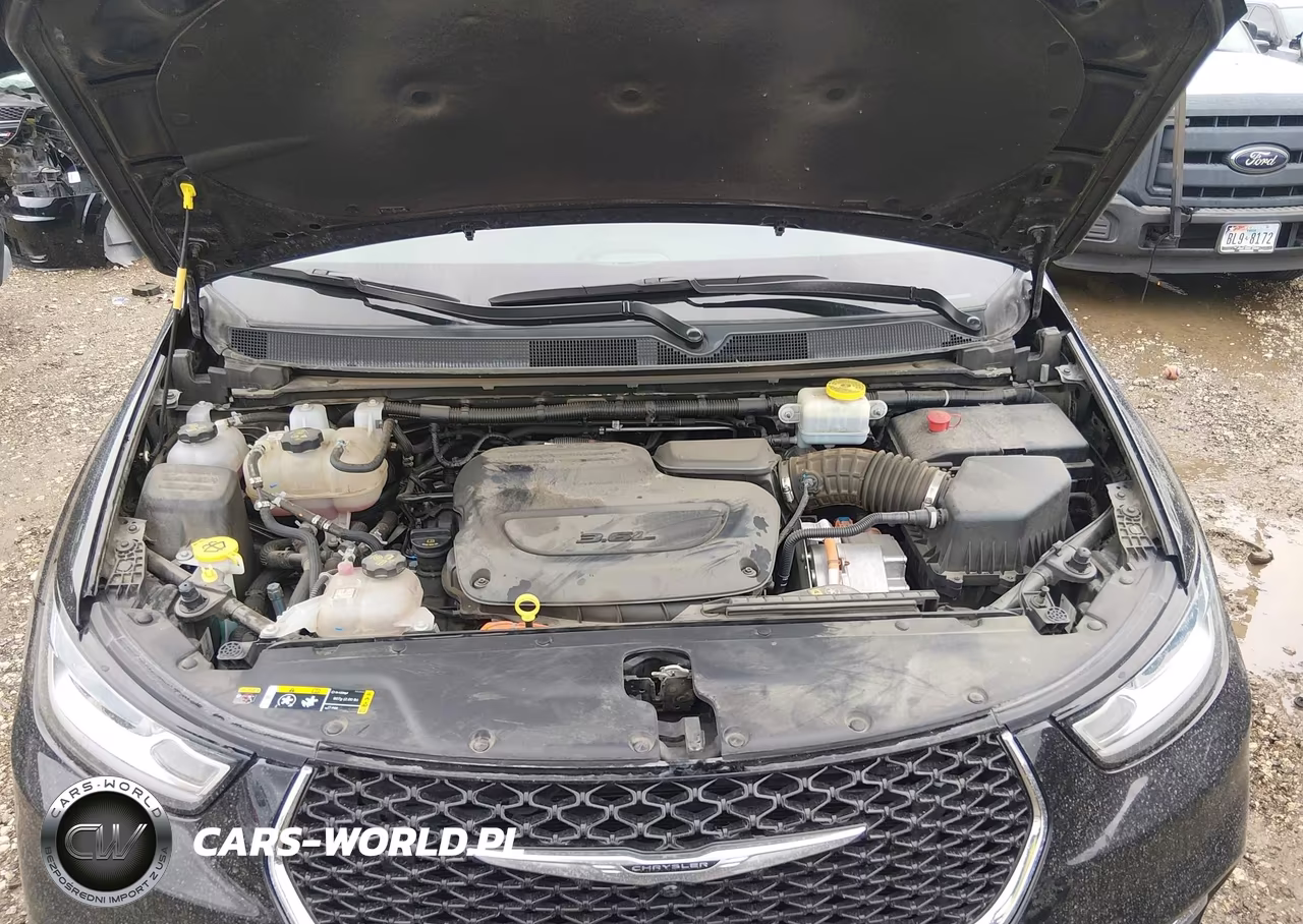 2024 Chrysler Pacifica Hybrid Select VIN:2C4RC1S7XRR150103 - 10