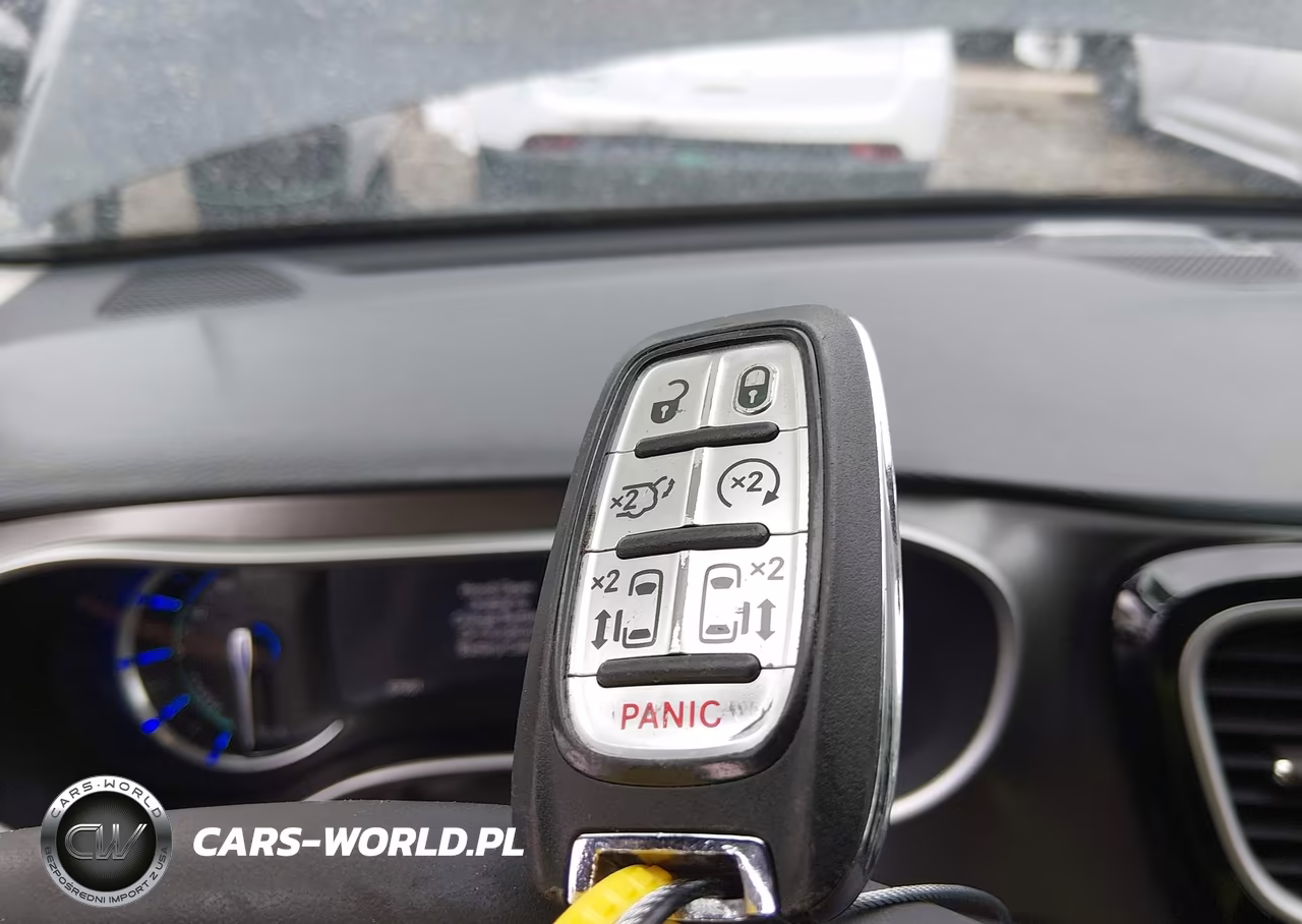 2024 Chrysler Pacifica Hybrid Select VIN:2C4RC1S7XRR150103 - 11