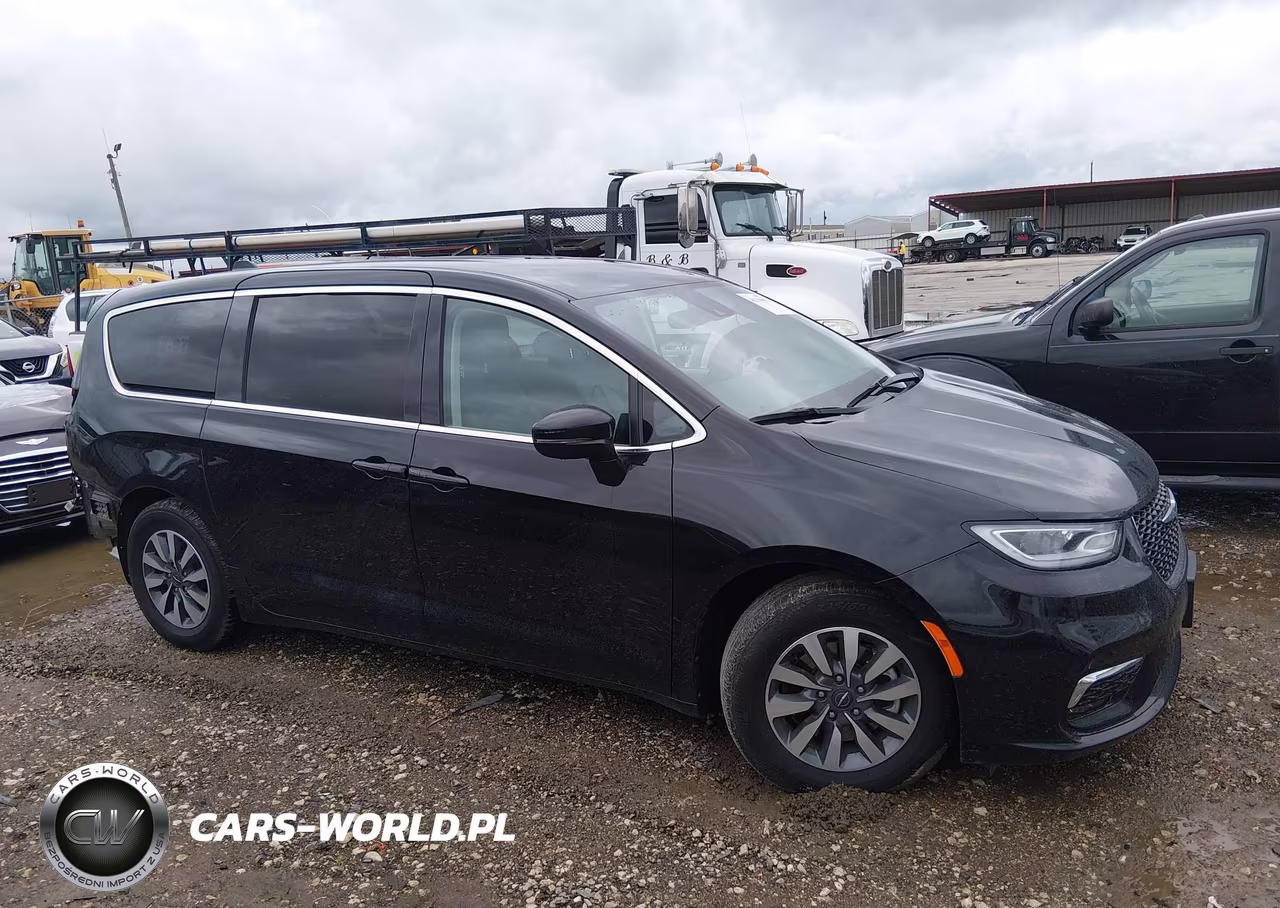 2024 Chrysler Pacifica Hybrid Select VIN:2C4RC1S7XRR150103 - 13